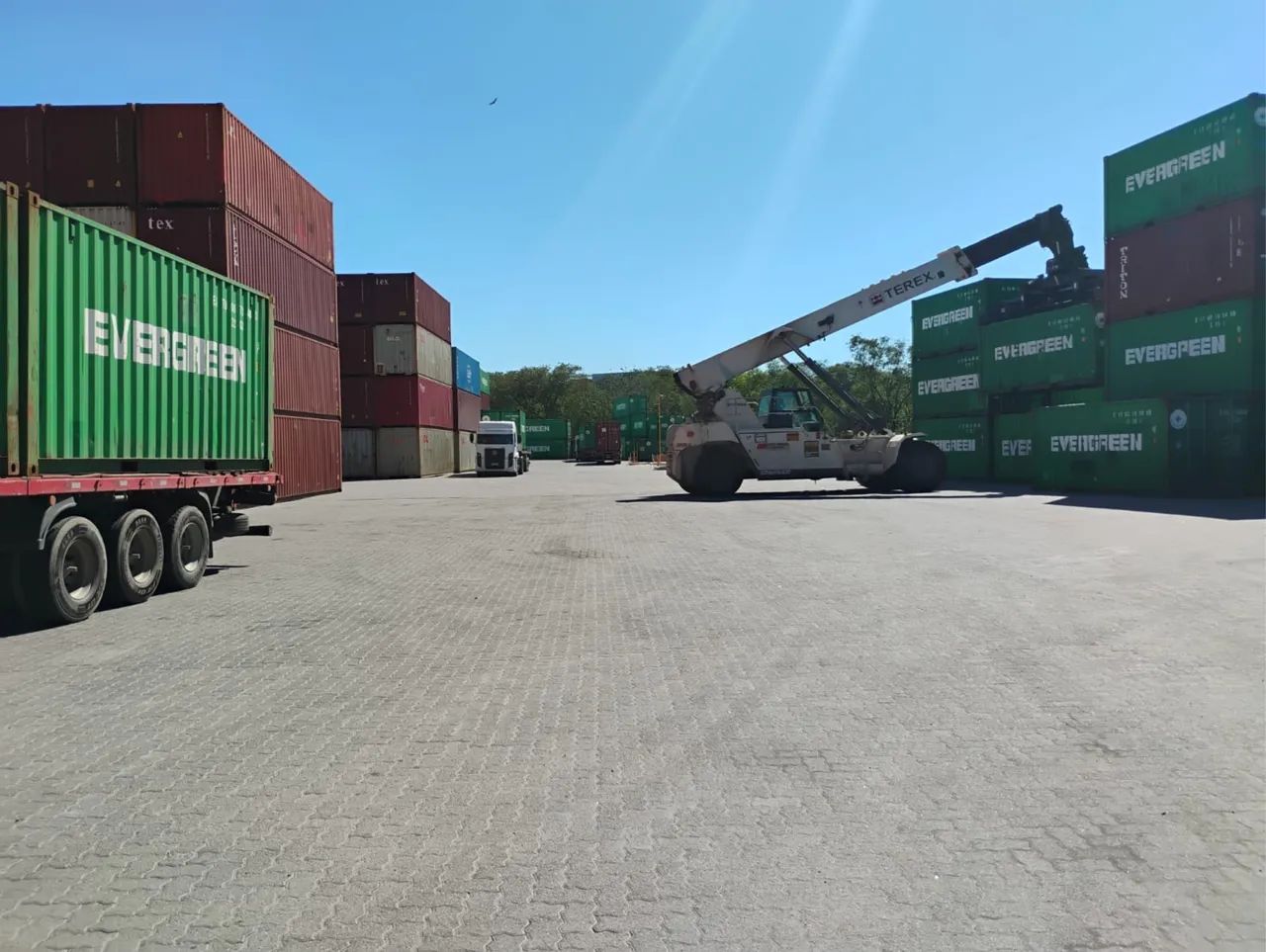 Container em terminal Rio  - Foto 4