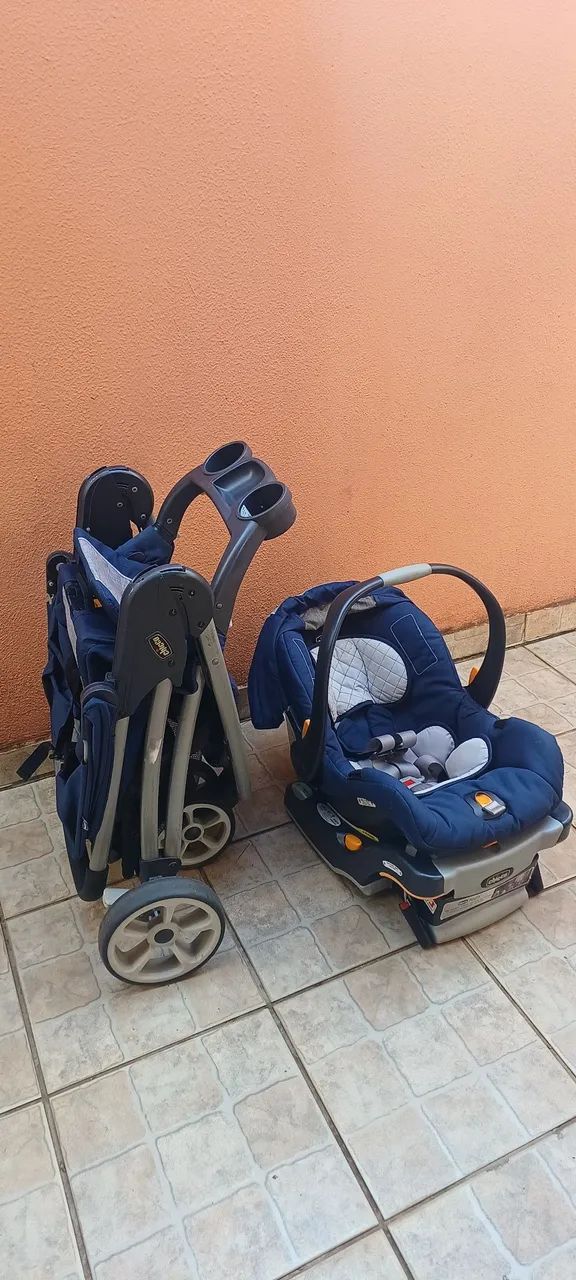 Bebê conforto + carrinho de bebê Chicco Viaro