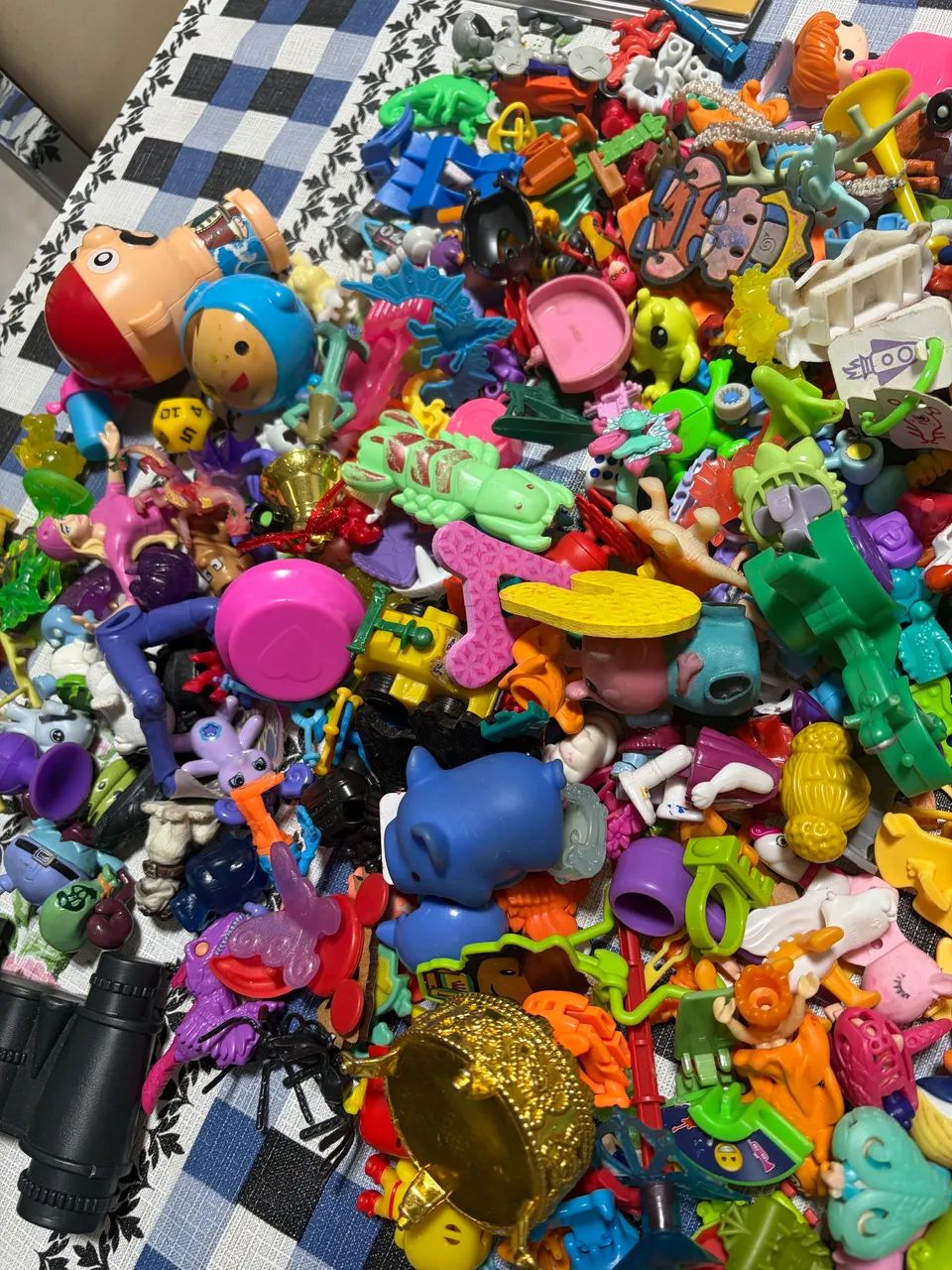 Lote miniaturas brinquedos diversos e kinder ovo - Foto 4