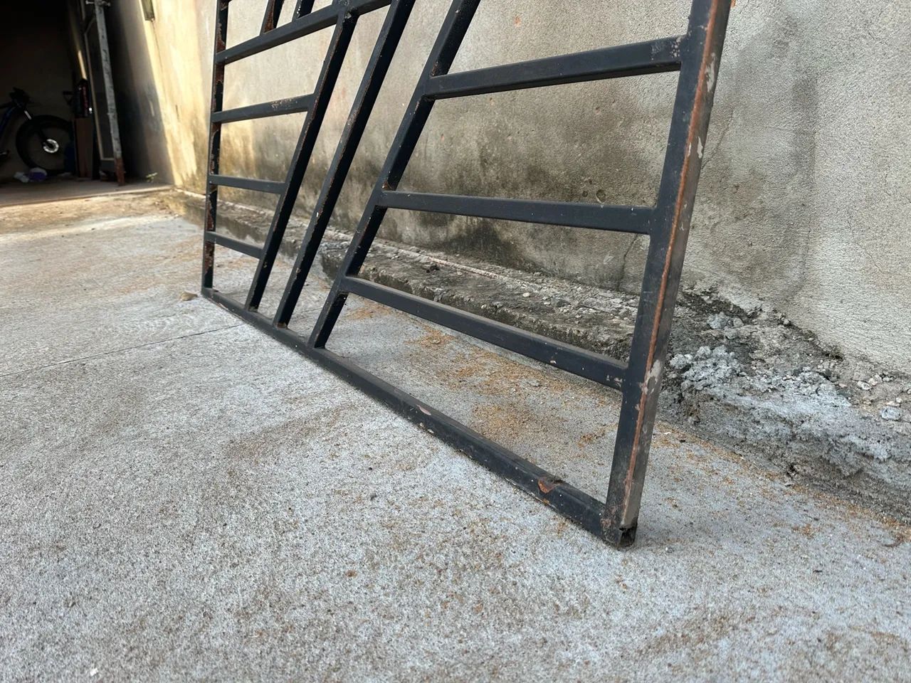 Grade de proteção para janela de ferro preta - Foto 4