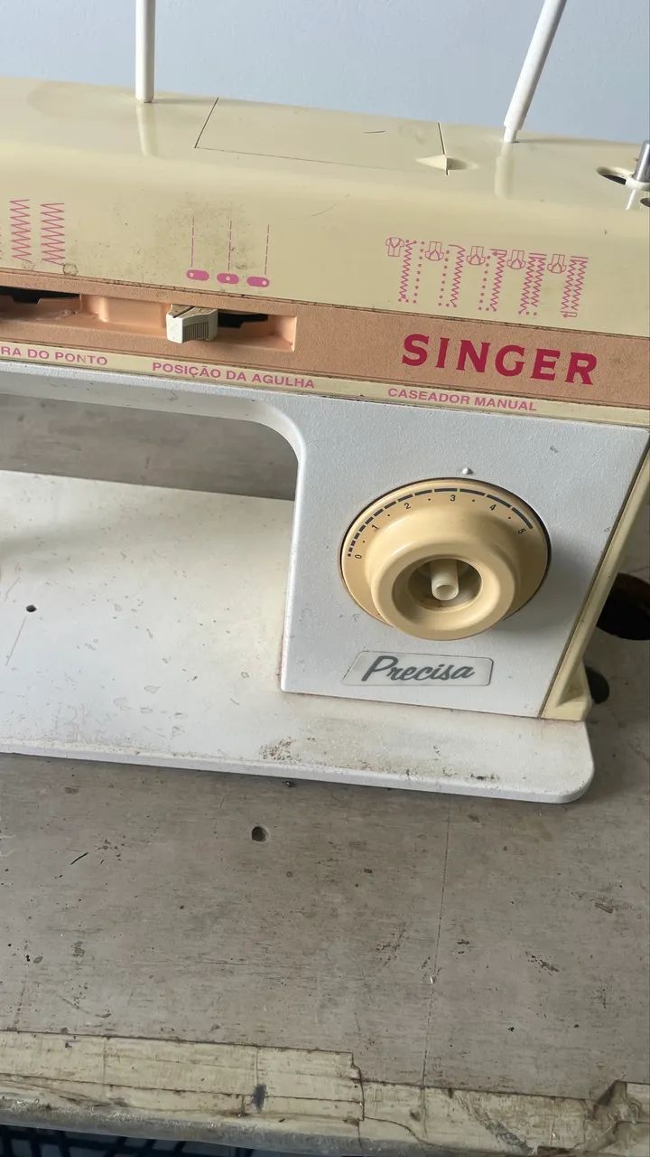 Máquina Singer com pé antigo - Foto 4