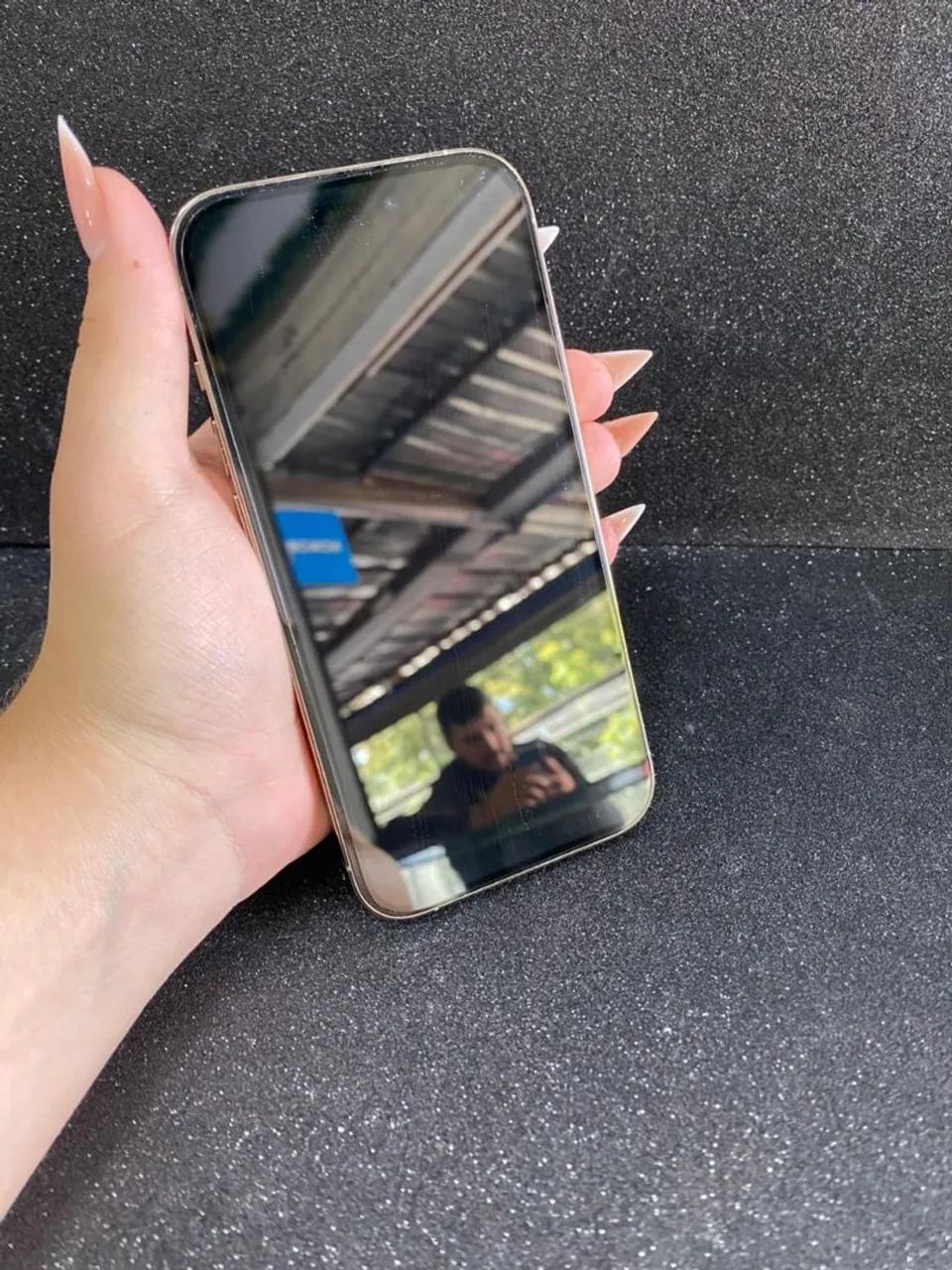 IPHONE 14 PRO GOLD - Foto 2