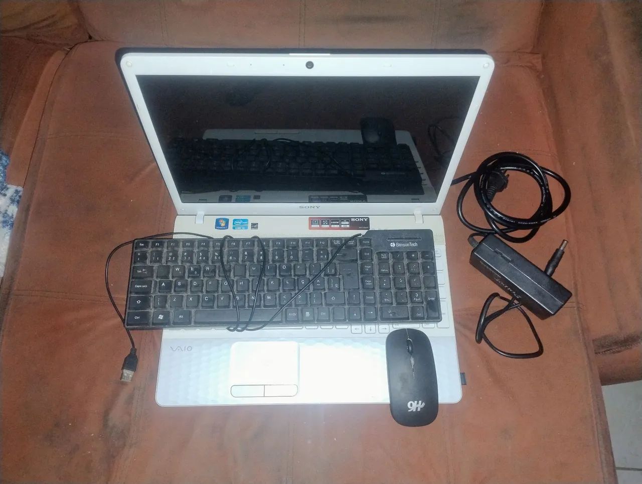 Vendo notebook core i3 4GB de ram teclado só funciona com USB  - Foto 2