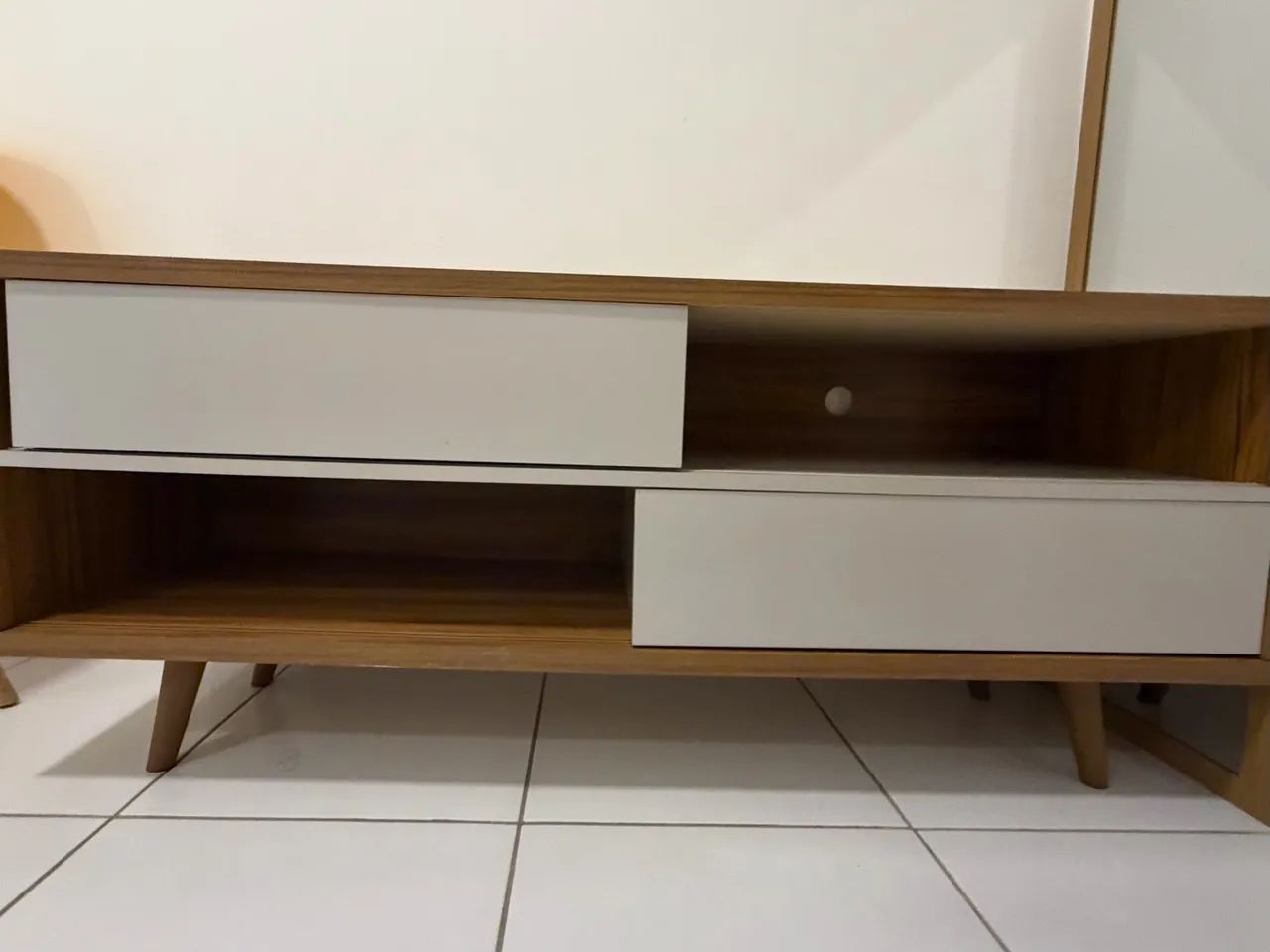 Rack/Estante para TV - Cor Madeirado e Branco - Foto 2