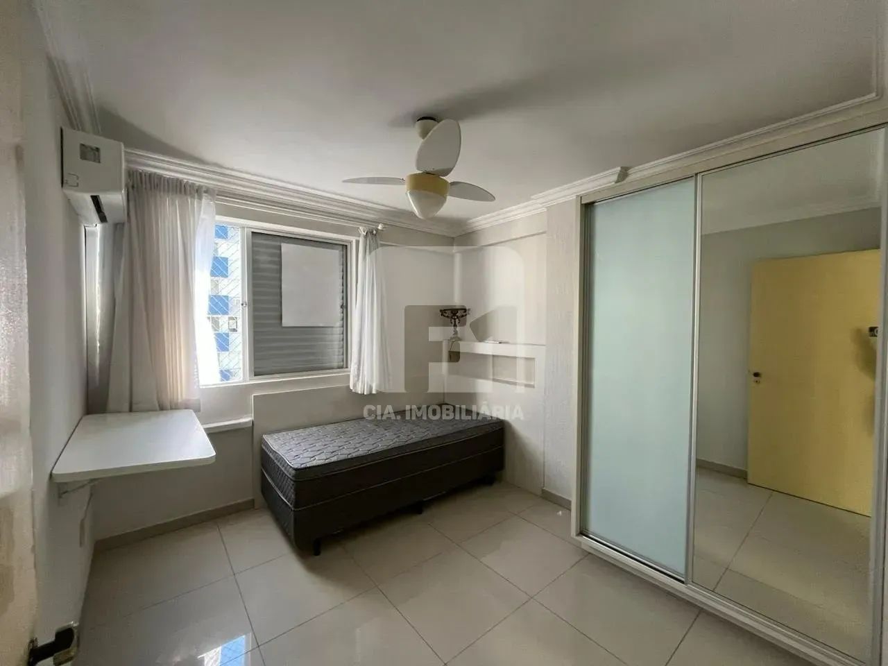 Apartamento de 2 dormitórios à venda no Centro - Foto 3