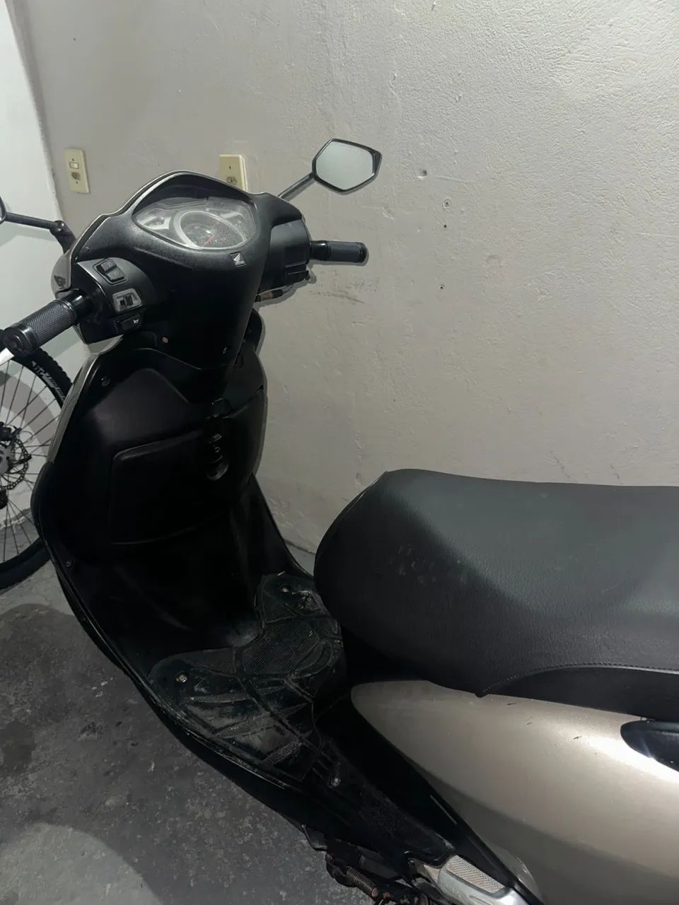 Lead 110 zero bala recém revisada motor elétrico e embreagem nova  - Foto 3