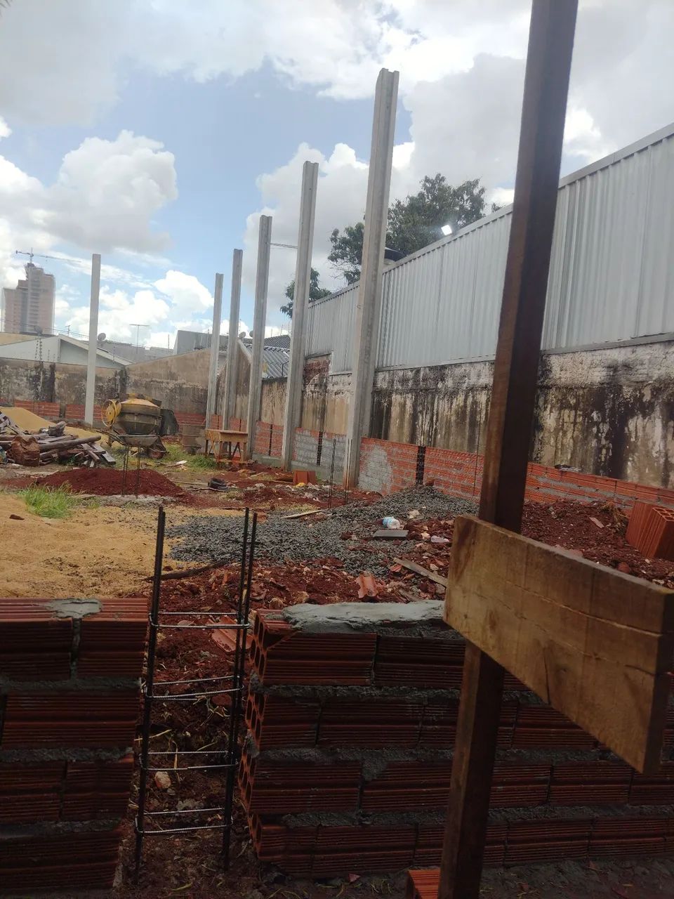 Preciso de pedreiro e servente  