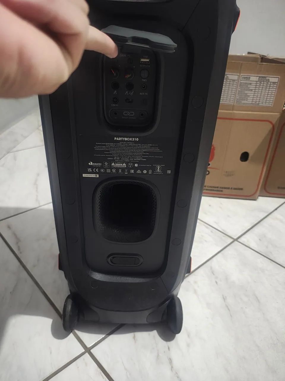 Vendo ou troco caixa JBL310 - Foto 4