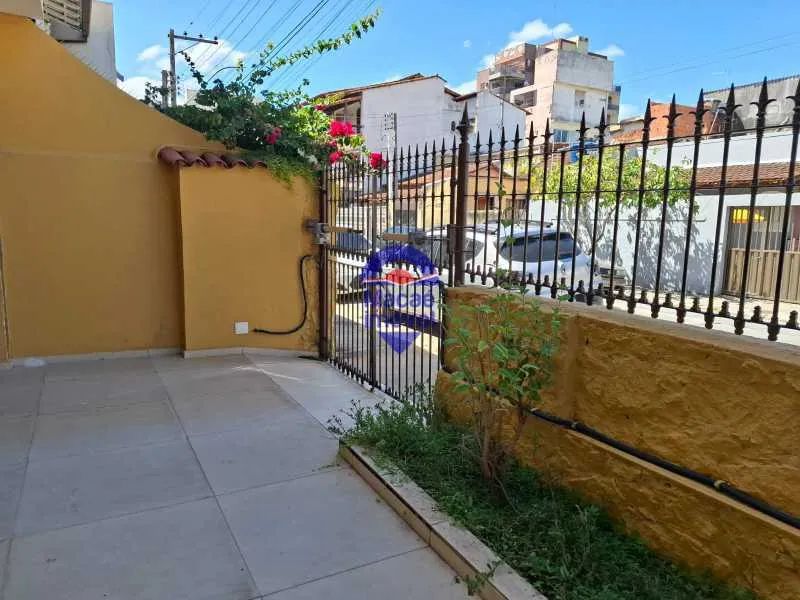 Casa de rua : / Residencial / Centro