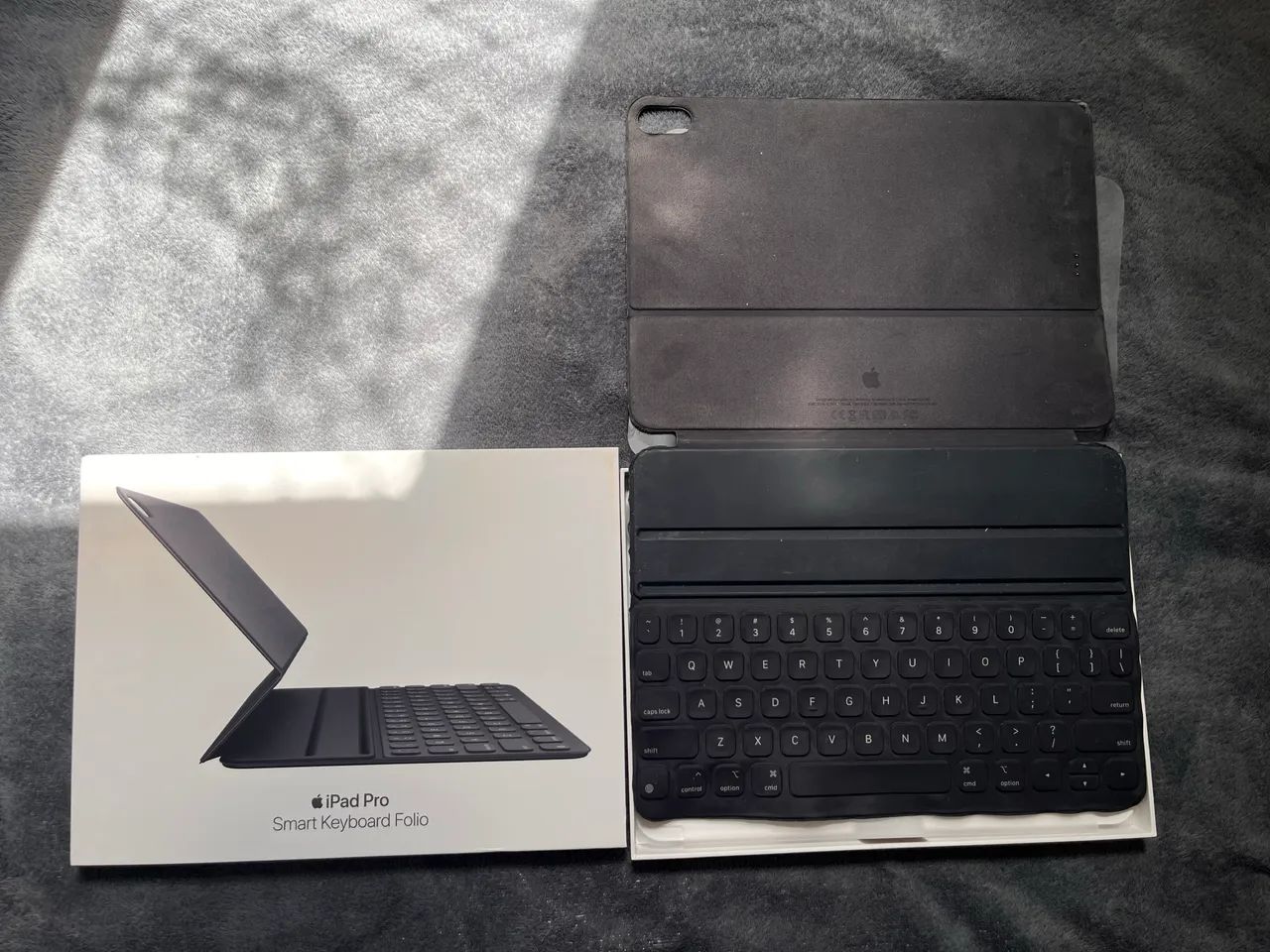 Smart Keyboard Folio Apple Com defeito no Delete e marcas nas laterais - Com caixa - Foto 3