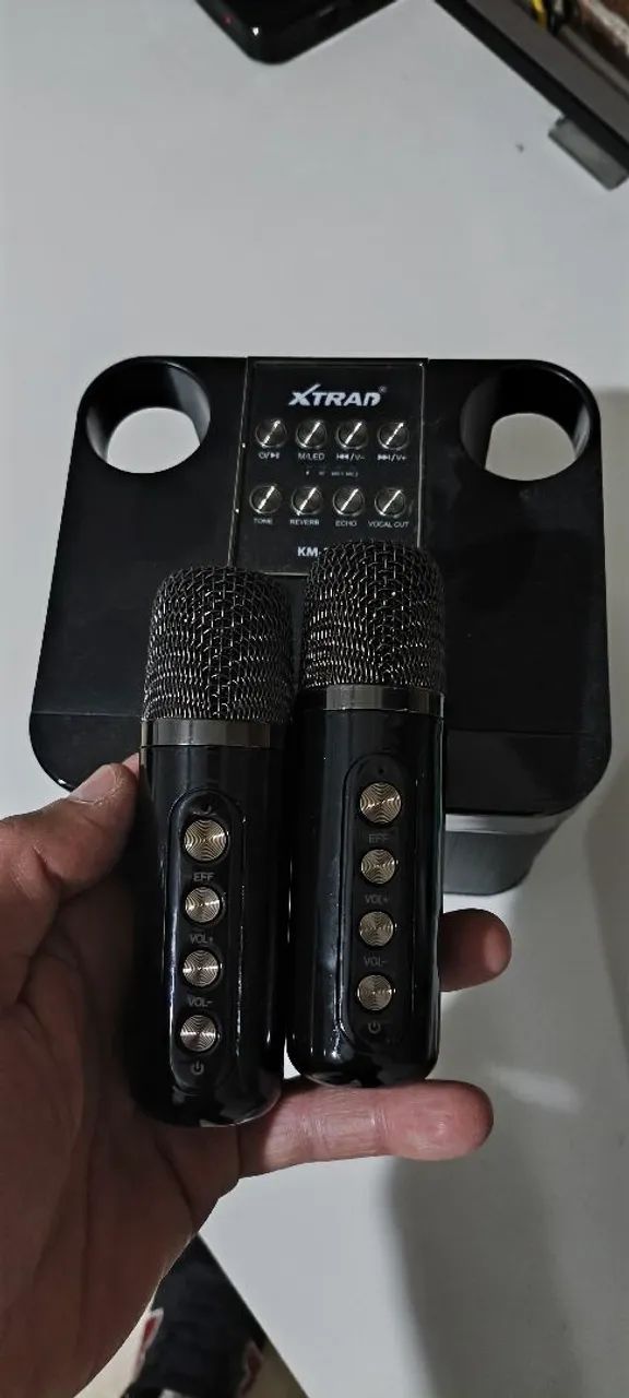 Caixa de som karaoke bluetooth com dois microfone sem fio  - Foto 2