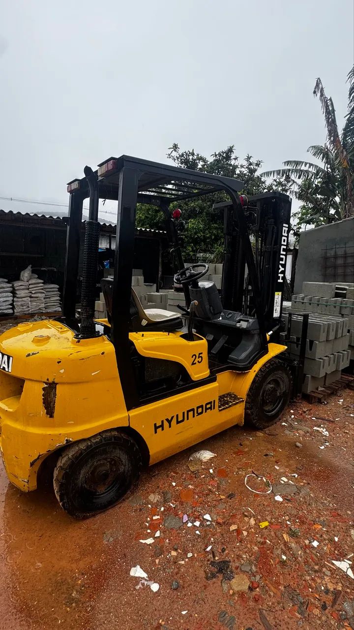 Empilhadeira Hyundai 2.5toneladas duplex 