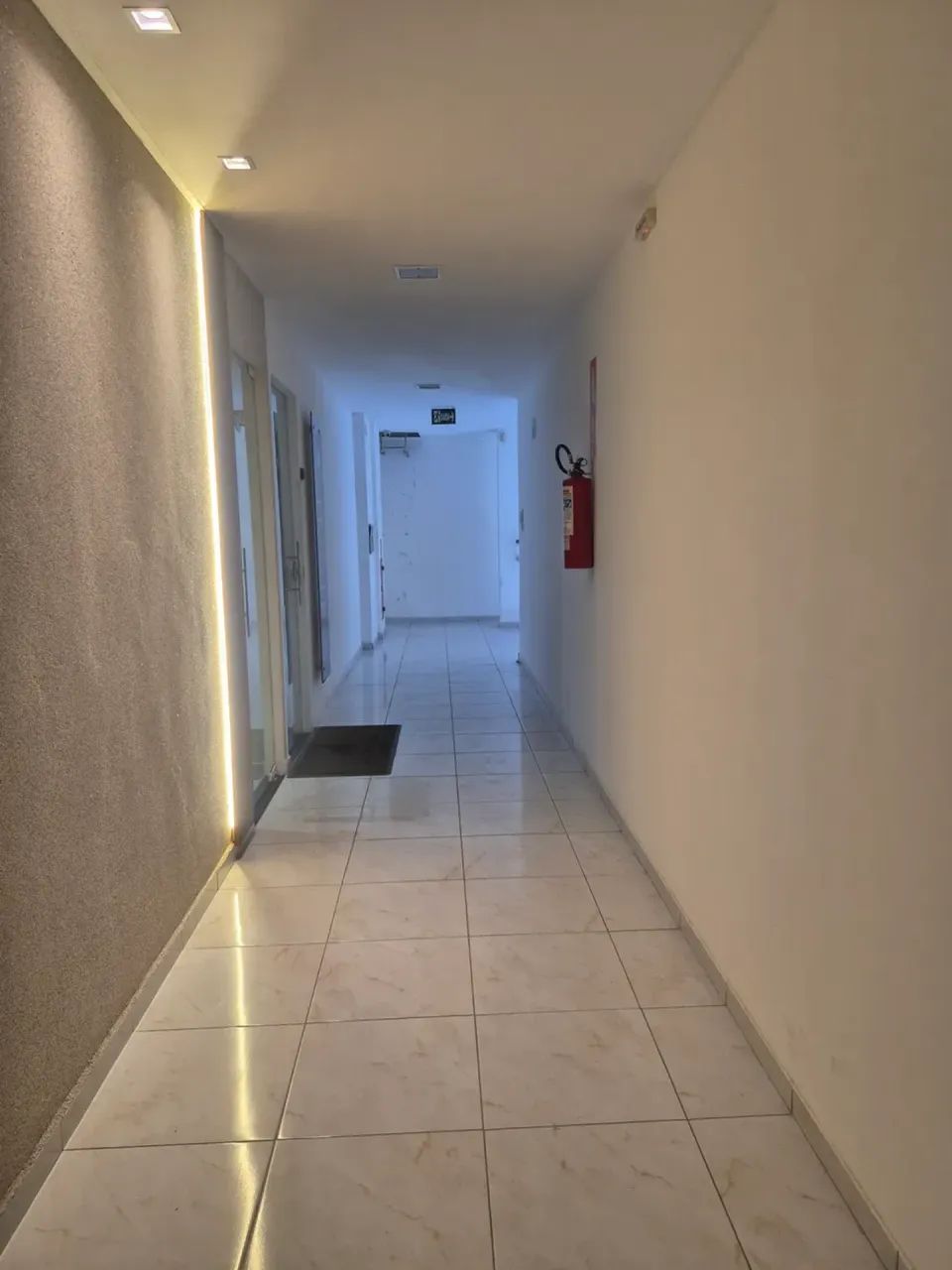 Alugo sala com 35 m2, 03 divisões,  Centro. - Foto 3
