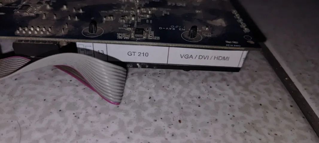 Placa de video GT210 1gb - Foto 2