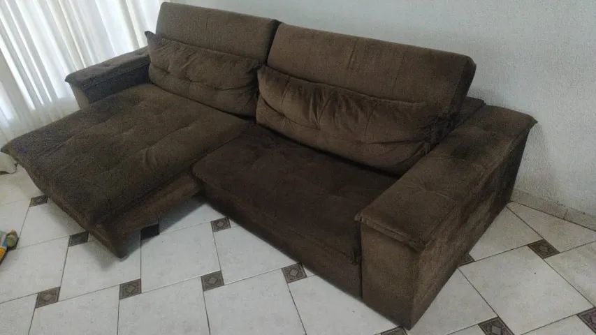 Excelente sofá retratil de suede marrom 3m X 1,20 X 1m  - Foto 2