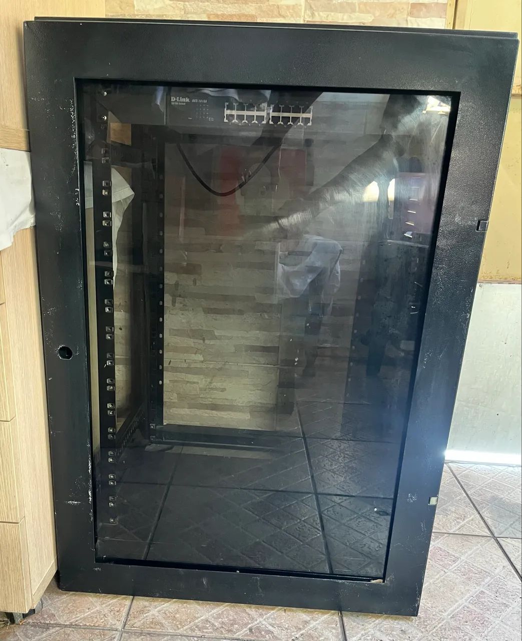 Rack Servidor 19" 16U Porta de Vidro + Switch D-Link 16 Portas