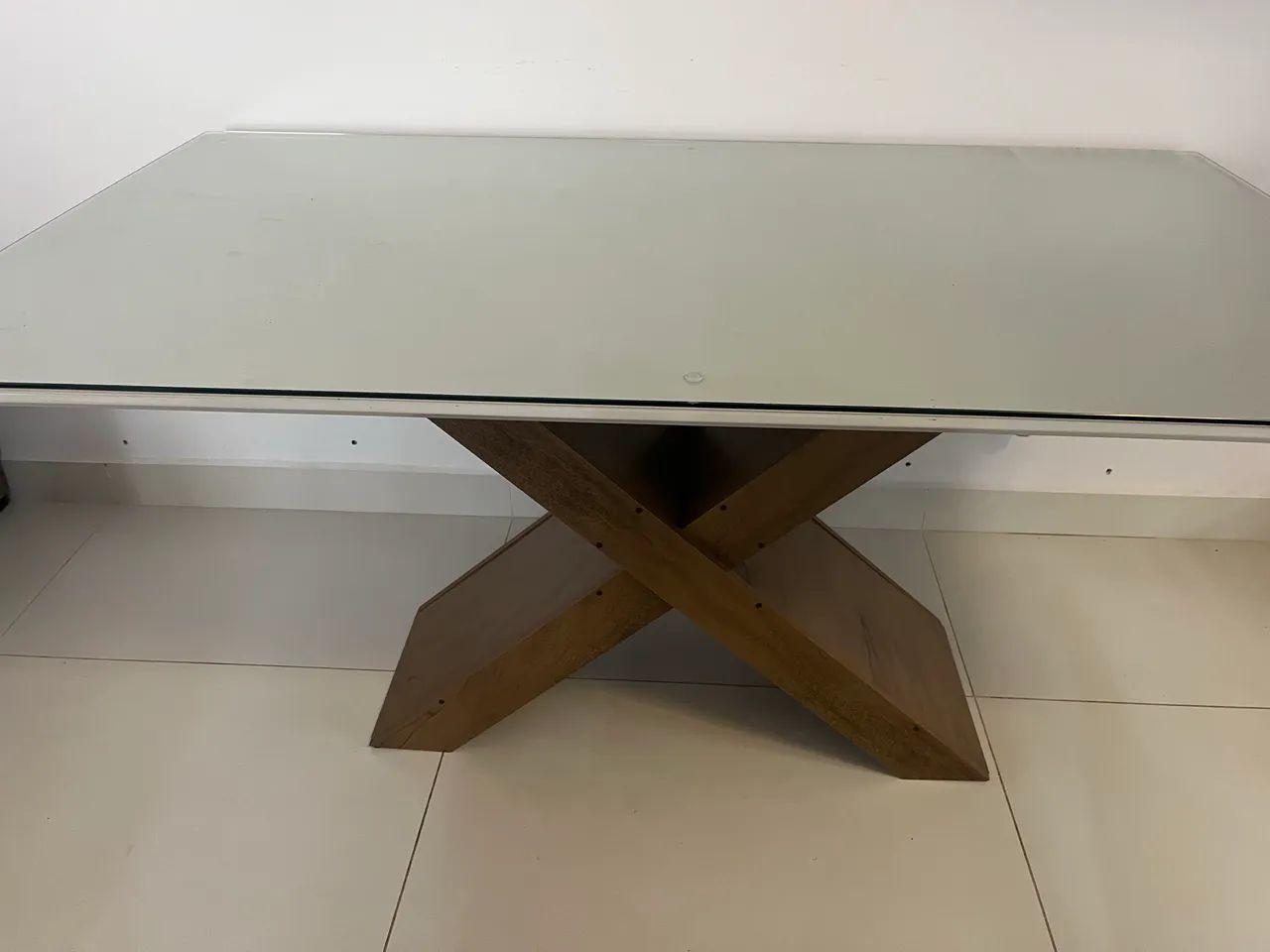 Mesa de jantar 1,60 x 0,90 m com base de madeira - moderna e elegante - Foto 2