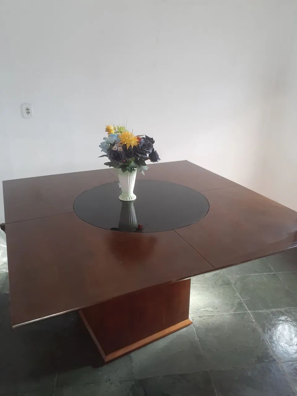 Mesa de  madeira IMBUIA  Com centro Giratório.  - Foto 2