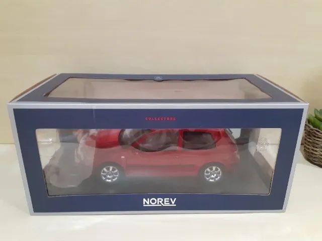 Miniatura Volkswagen Golf Mk4 2002 1/18 Norev - Foto 2
