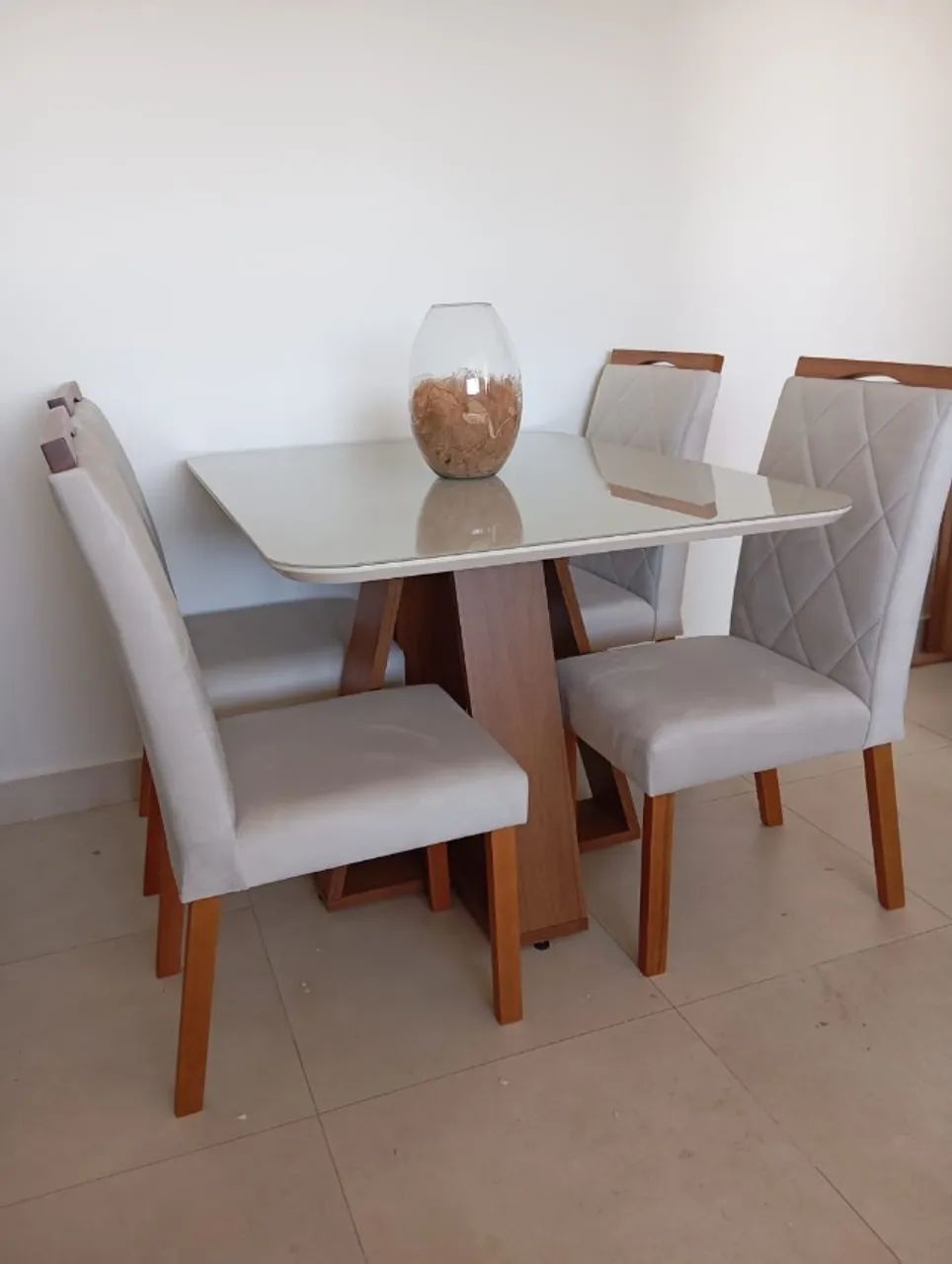 mesa de jantar 4 lugares ( Cadeiras em Madeira macica ) - Foto 3