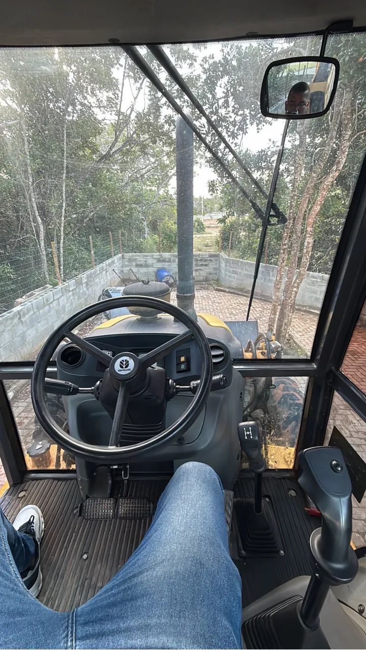 Retroescavadeira New Holland B95 - Foto 4