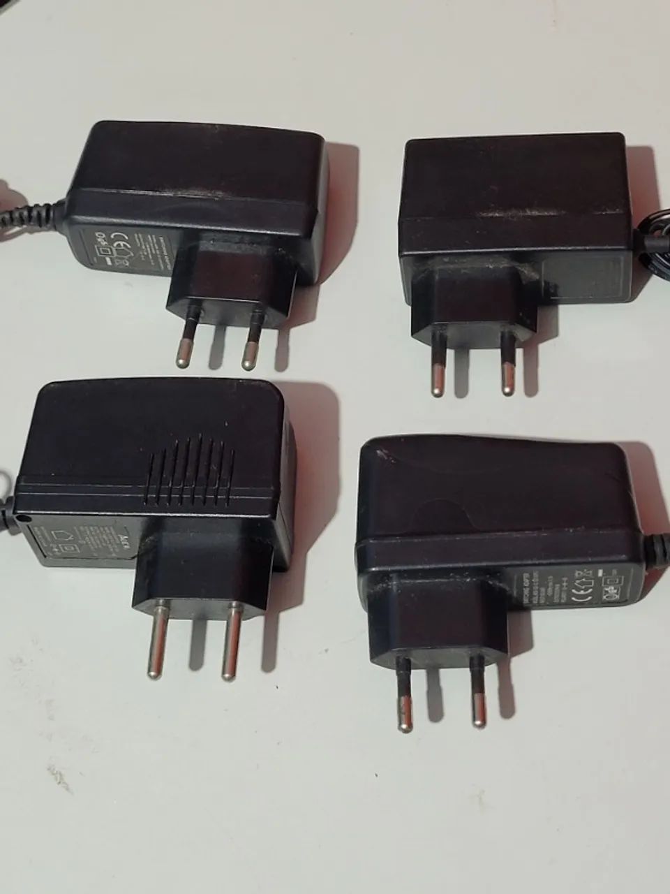 lote com 4 fontes de alimentação de 12V  - Foto 2
