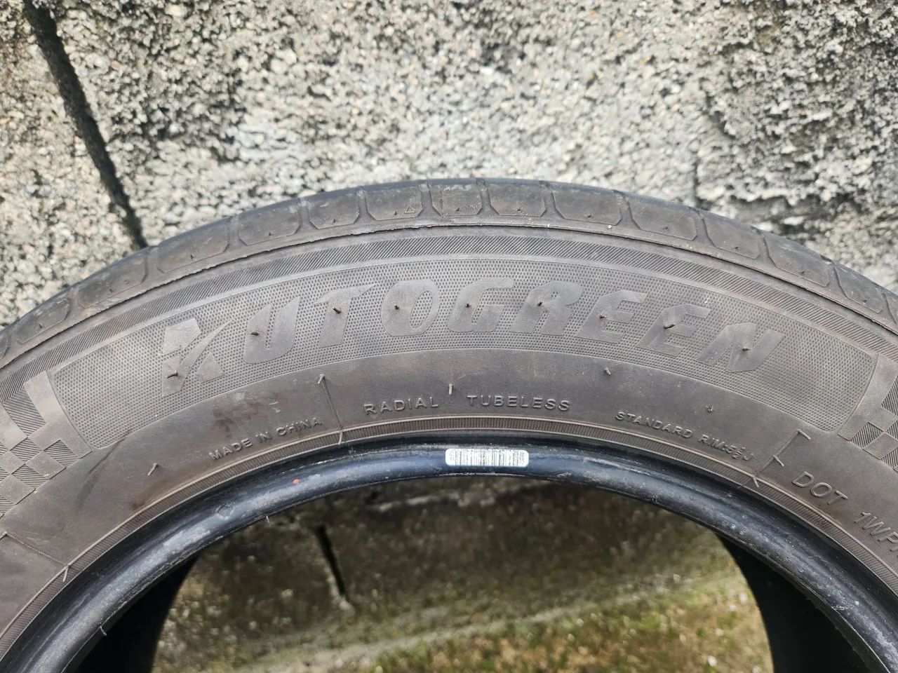 Vendo 02 pneus meia vida  185/ 65R 88 H Auto green.  - Foto 2