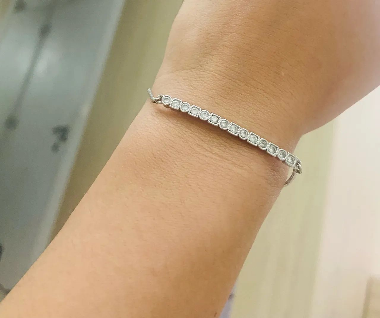 Pulseira cravejada ajustável Morana