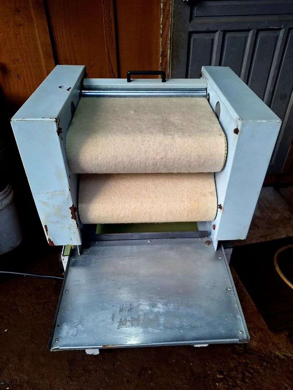 Modeladora de Pães Braesi MB 35 com pedestal bivolt  - Foto 2