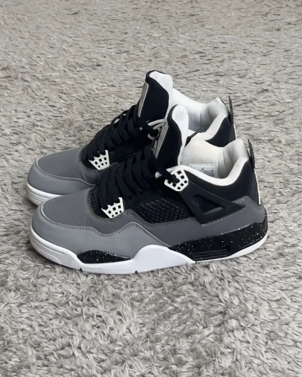 Air Jordan 4 Preto e Cinza