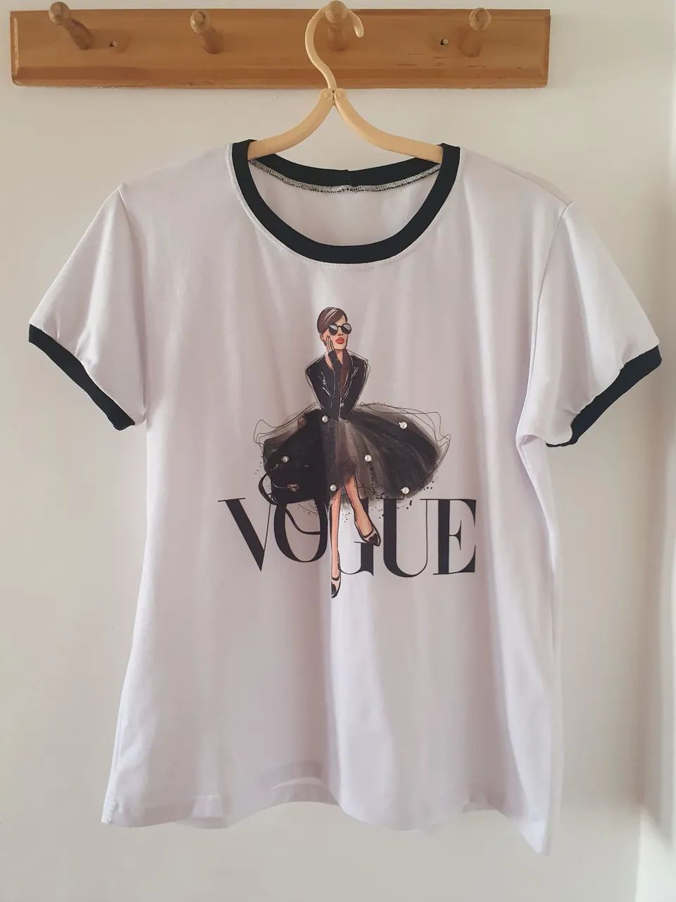 Camiseta Vogue pérolas 