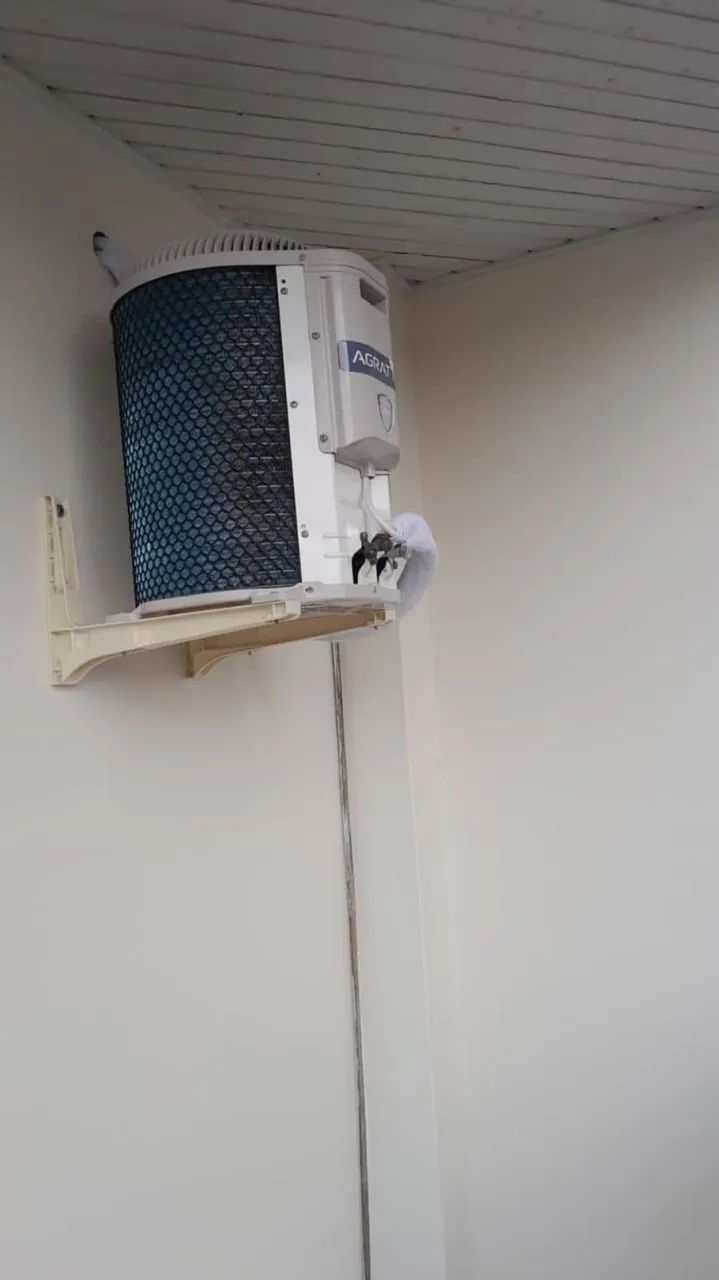 Ar condicionado 12000 btus, usado poucas vezes.