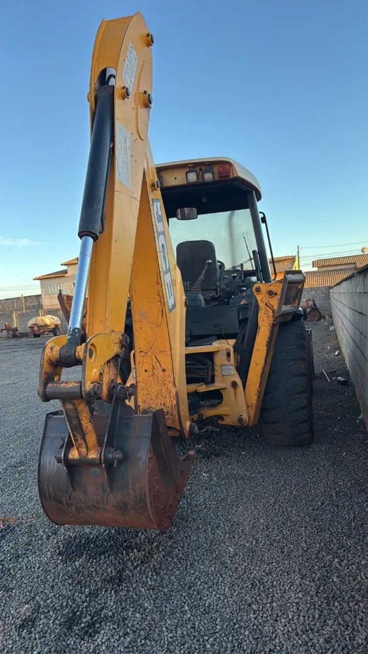 Retroescavadeira JCB 2013 3CX 4x4  - Foto 5