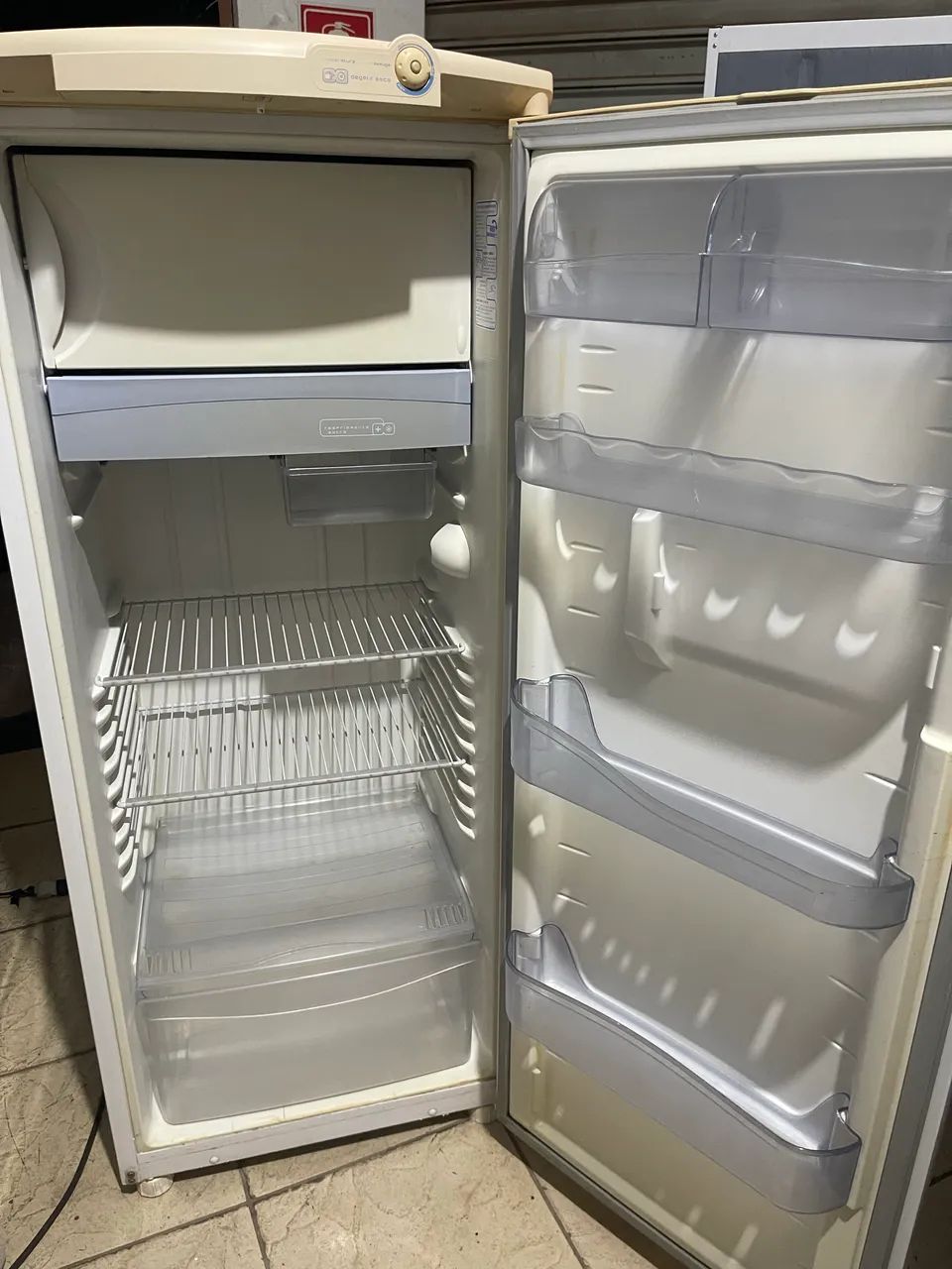 Vendo geladeira toda original!! - Foto 6