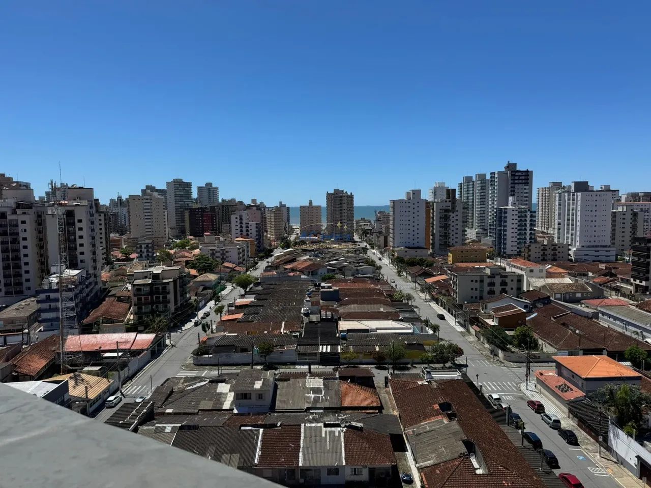 Kitnet bem localizada com vaga de garagem e elevador! - Foto 2