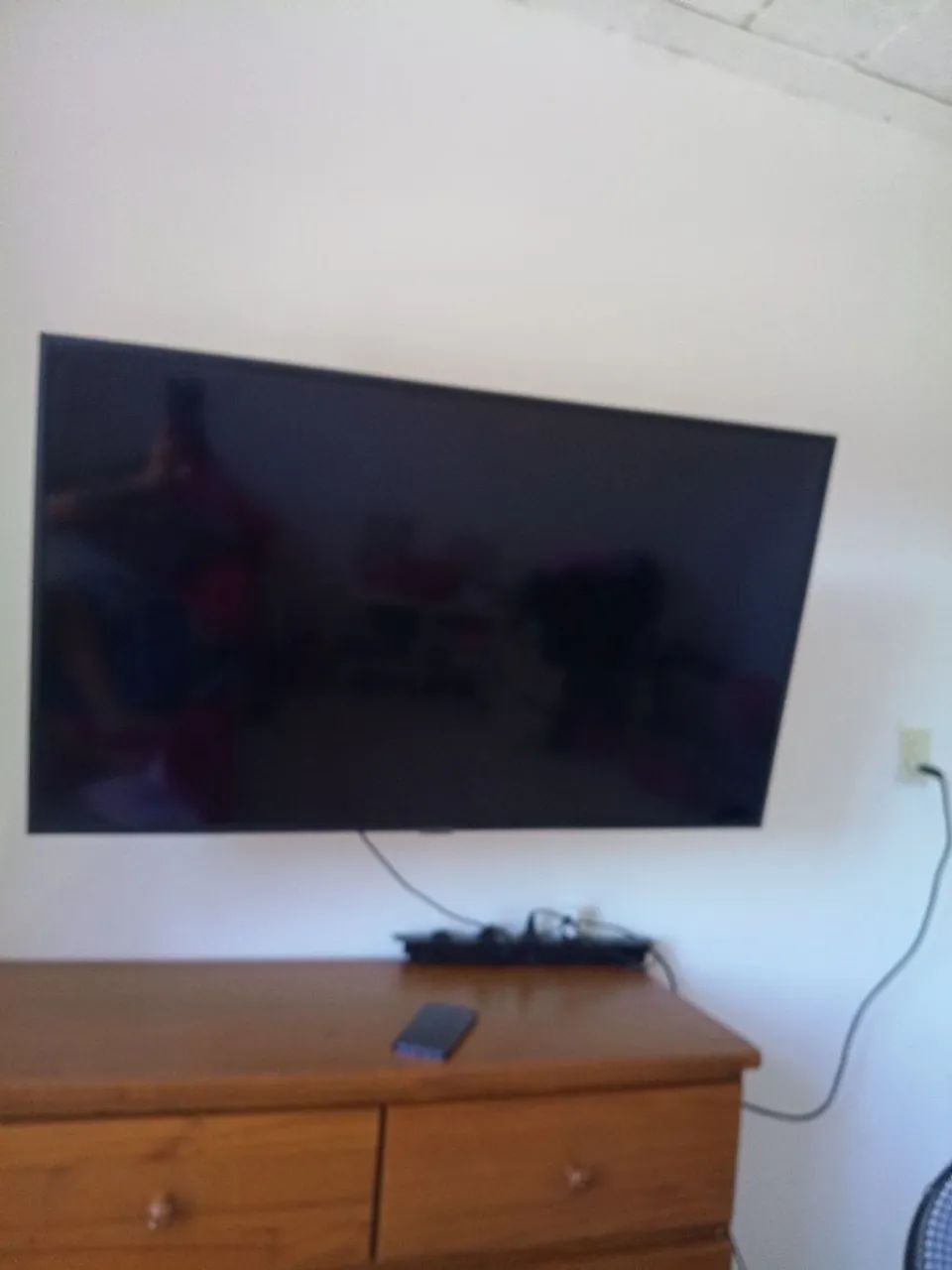 SmartTv  e Cômoda de MADEIRA