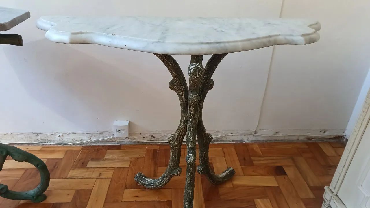 VENDO MESA DE BAR ANTIGO