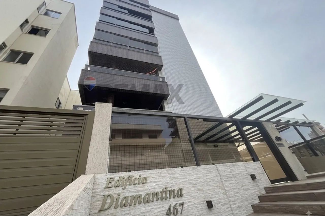 Espaçoso Apartamento com 135m², 4 Dormitórios (1 Suíte) e 2 Sacadas no Edifício Diamantina - Foto 2