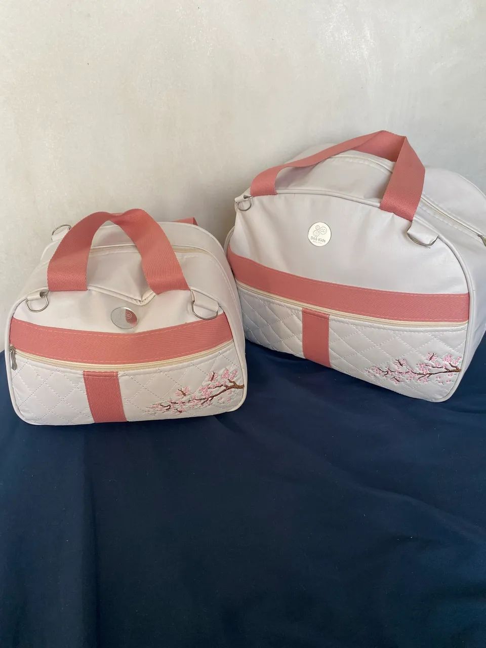 Bolsa maternidade e almofada 