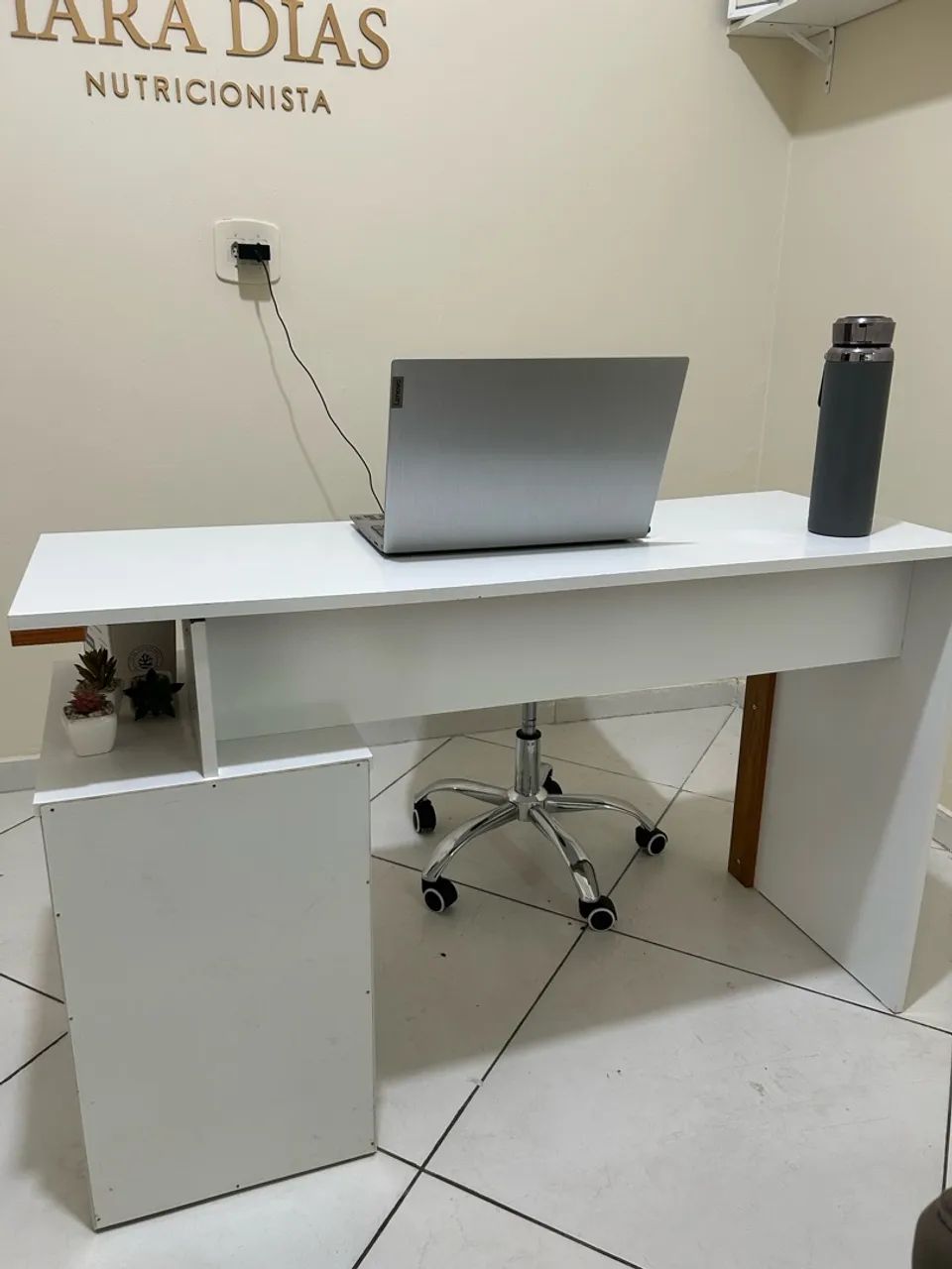 Escrivaninha e cadeira para consultório. - Foto 2