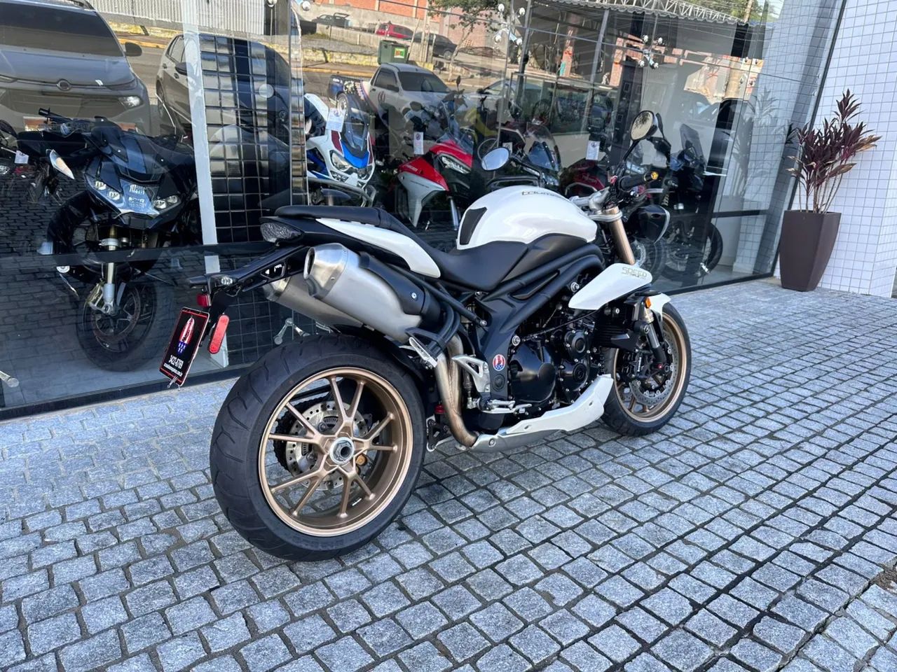 Triumph Triple 1050i 2014 - 1508322310 | OLX