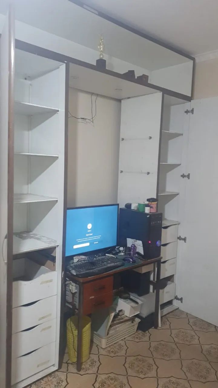 Vendo uma Estante de Madeira Macisa Completa - Foto 2