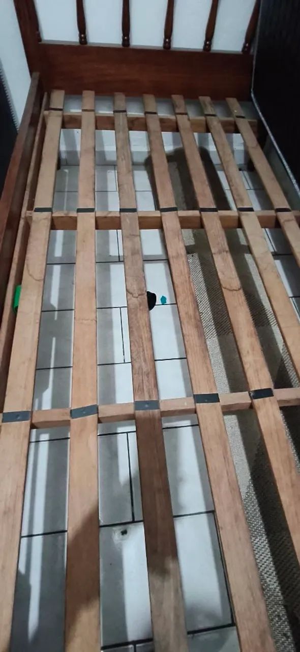 Cama solteiro madeira maciça com colchão pouco uso - Foto 3