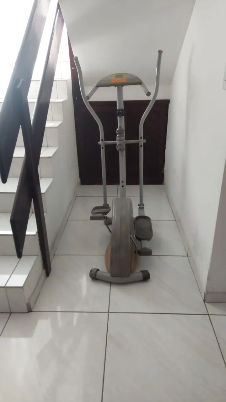 Equipamento de Ginástica Elíptico - Marca Athletic
