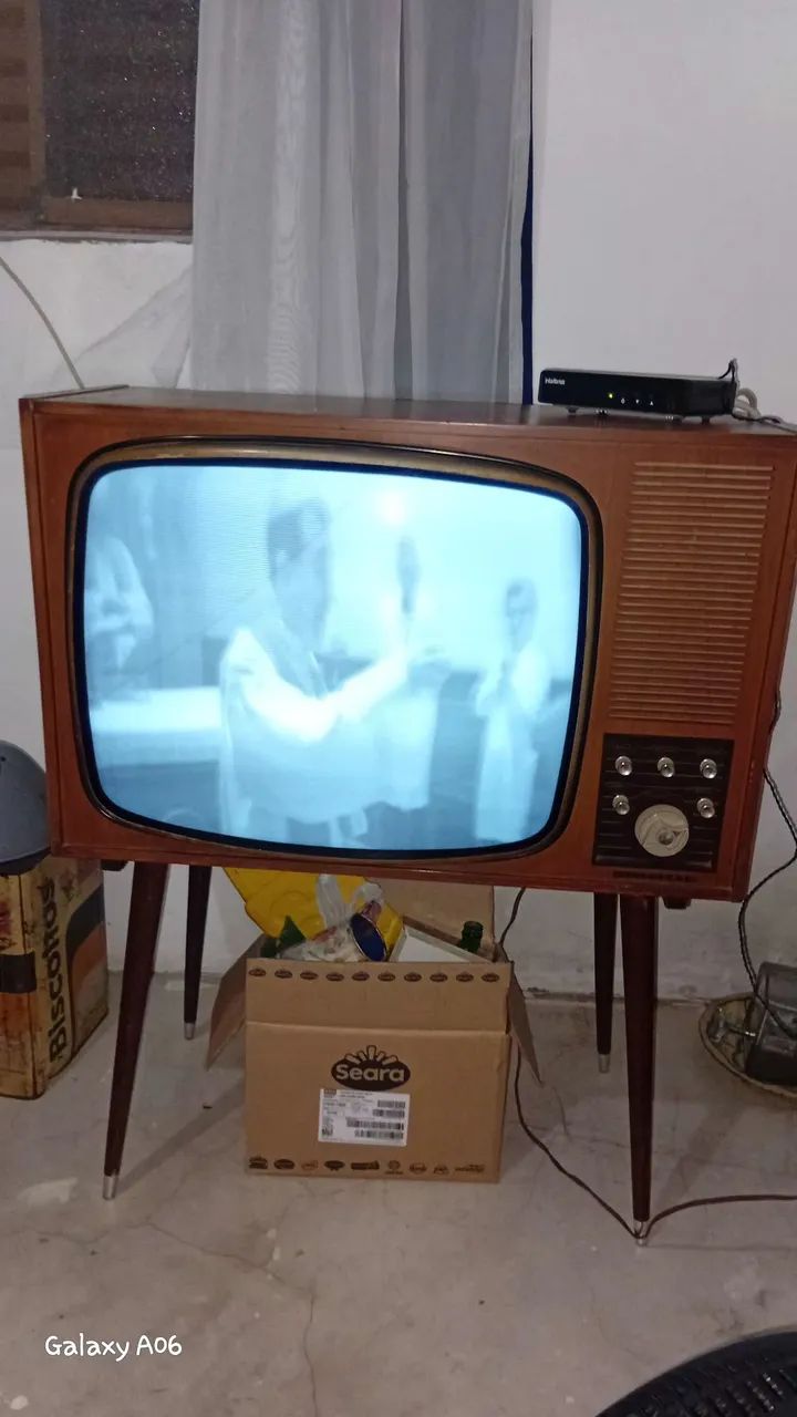Antiga tv pé palitoTelefunken  - Foto 2