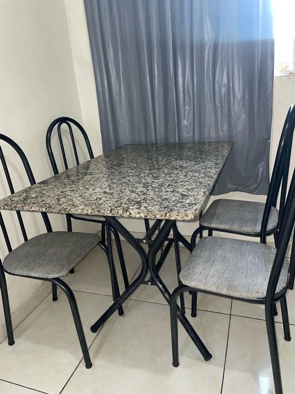 MESA COM TAMPO DE GRANITO E 4 CADEIRAS - Foto 2