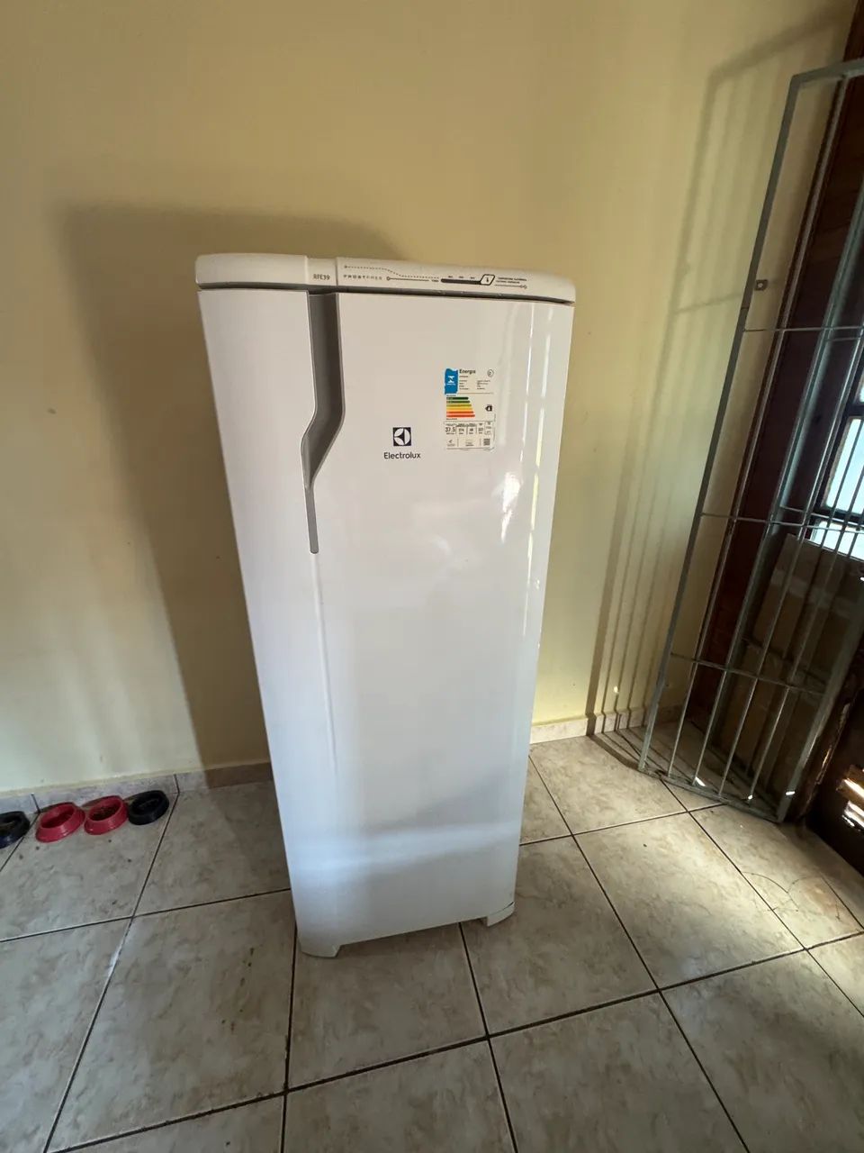 Geladeira Electrolux com 332 litros