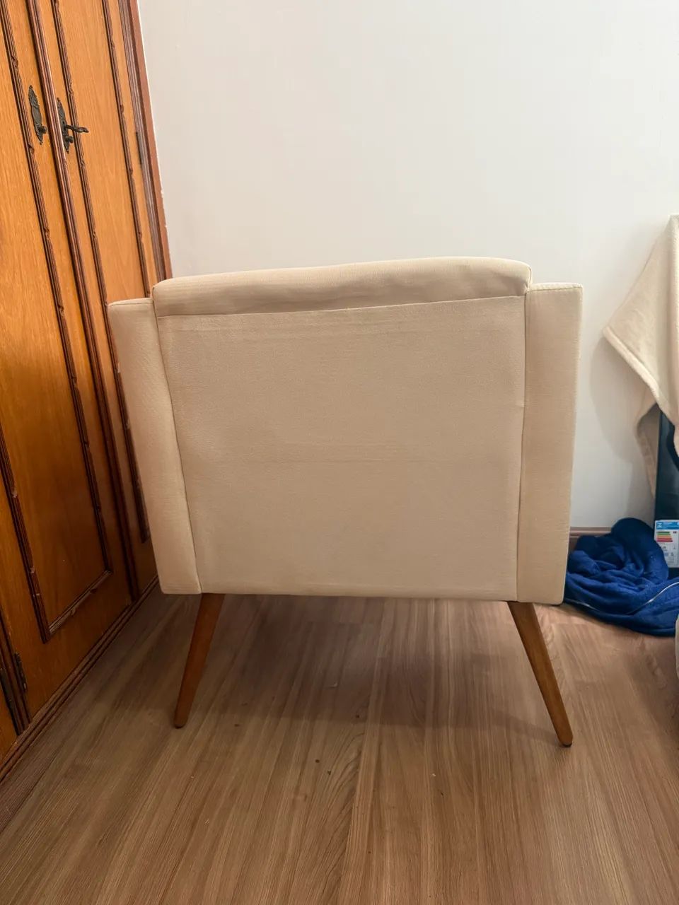 Poltrona Bege/Off-White com Pés de Madeira - Foto 5