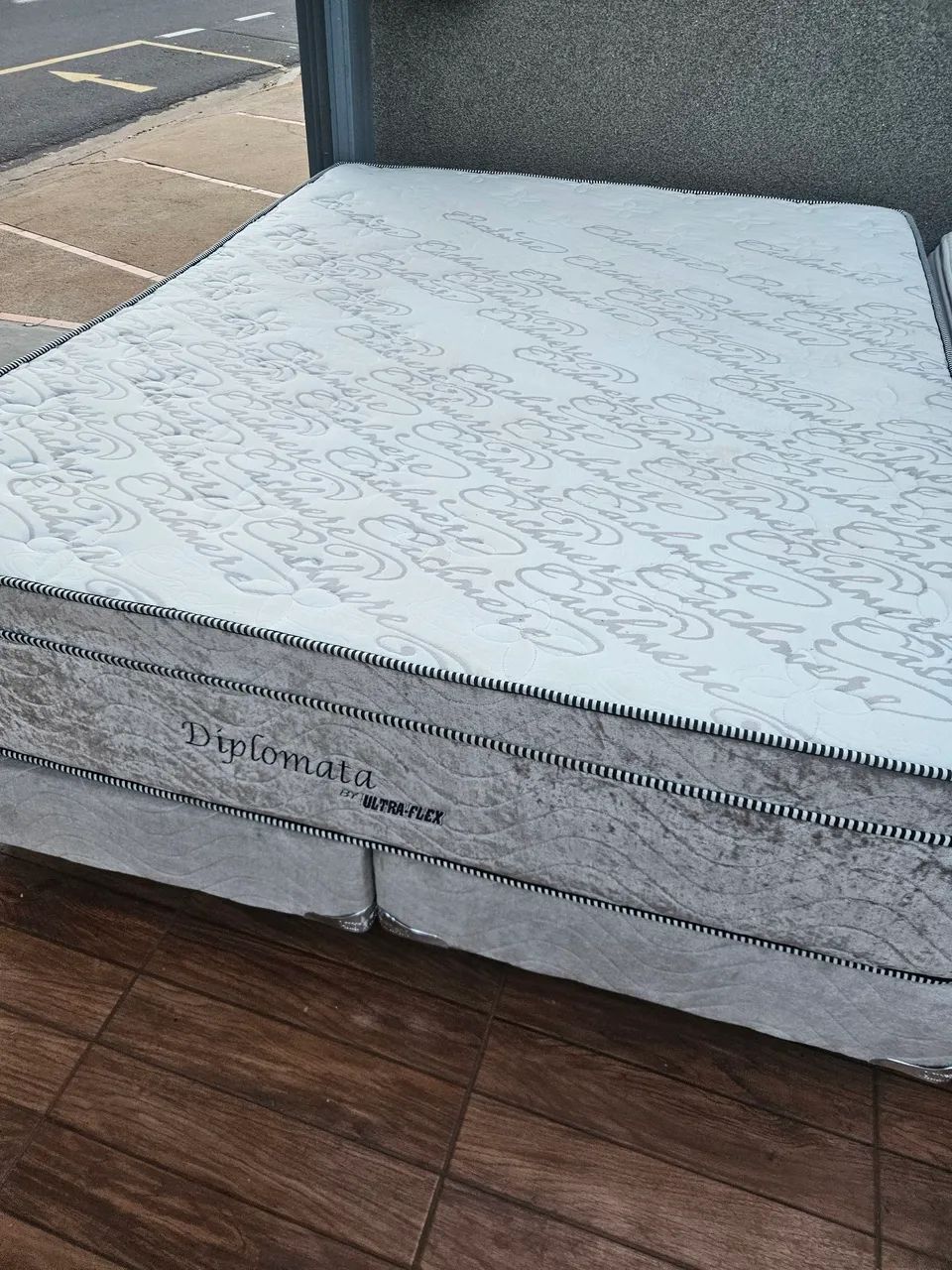 Cama Box Queen