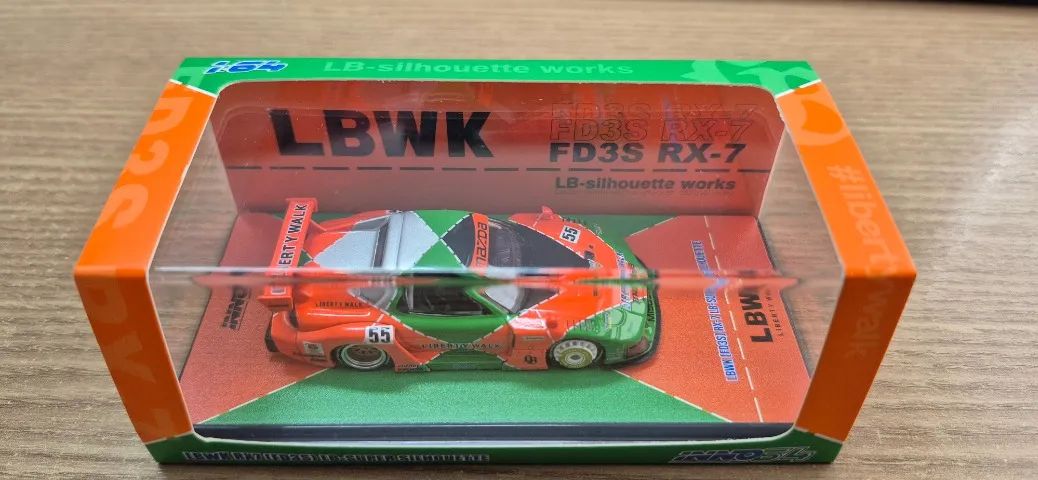 Inno 64 -RX-7 LB Silhouette Works - Escala 1:64